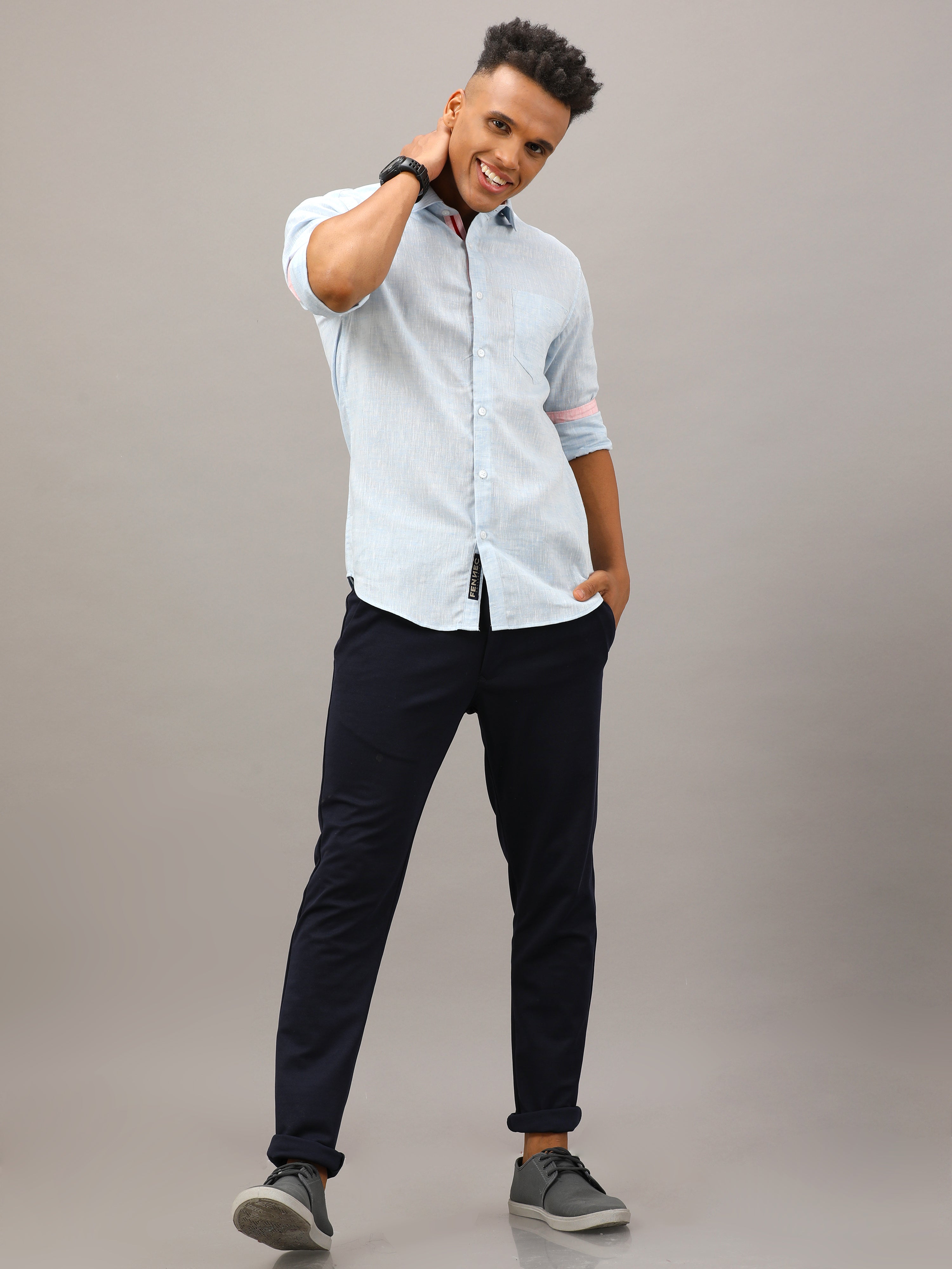 Z46Linen trousers and shirt in an adlib style  Ordenar por